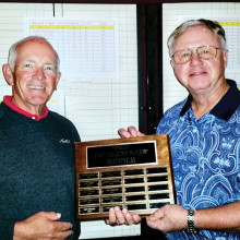SMGA President Gan Avery (left) presents the President’s Cup plaque to 2014 Winner Len Kirklin.
