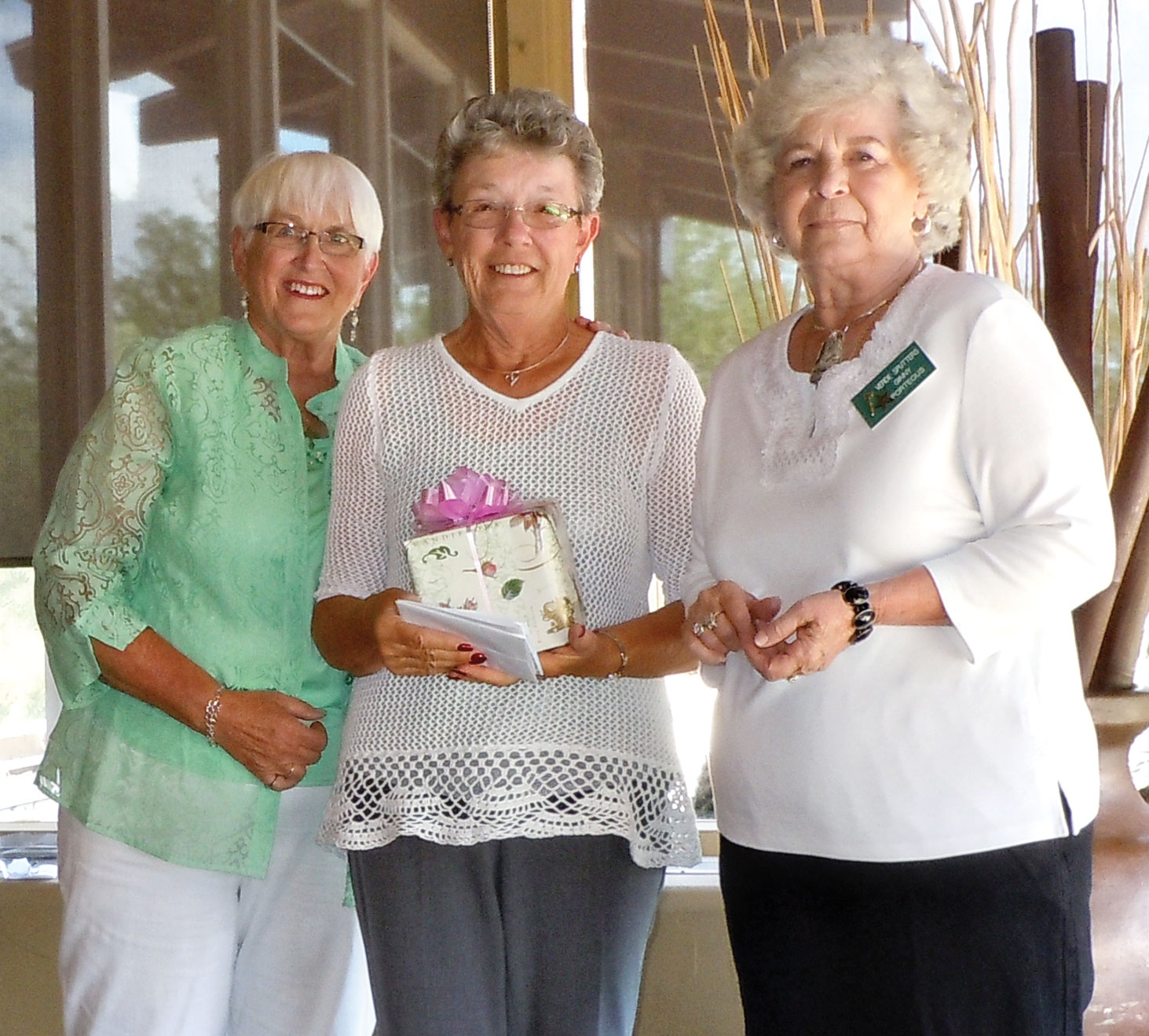Barbara Rempel receives the 2015 Spirit Award from outgoing Co-presidents Elaine Ackerman and Ginny Porteous