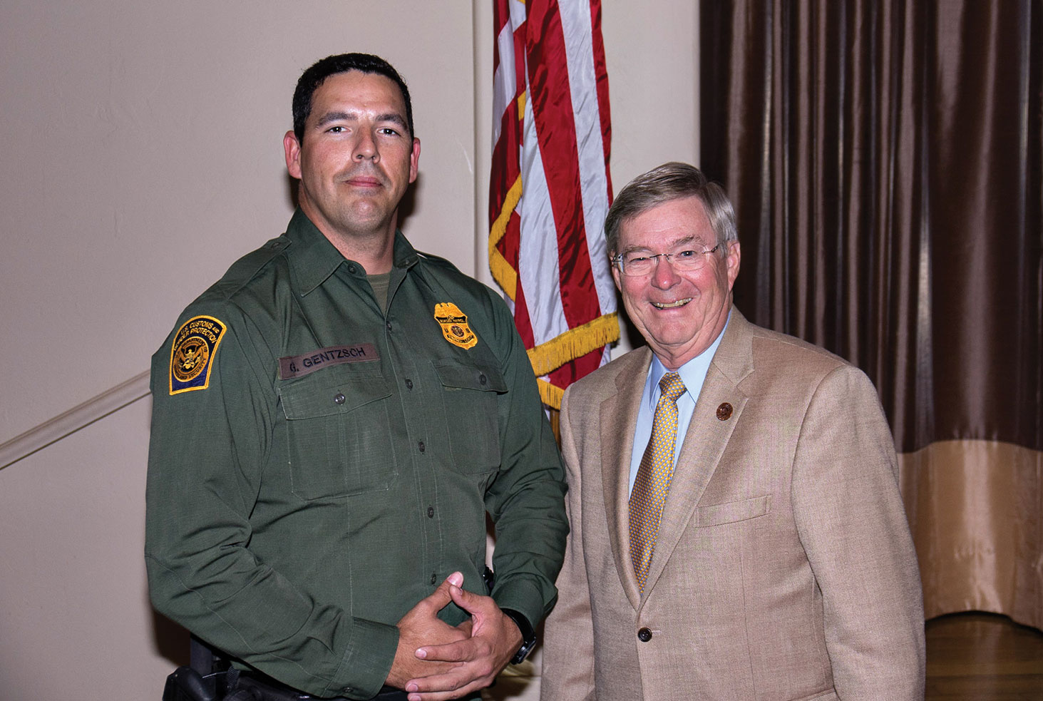 Border Patrol Officer George Gentzsch meeting with Vince Leach
