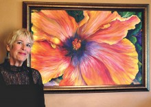 Jacqueline Cohen with her painting “Hibiscus.” Photo by D. Weinenger.