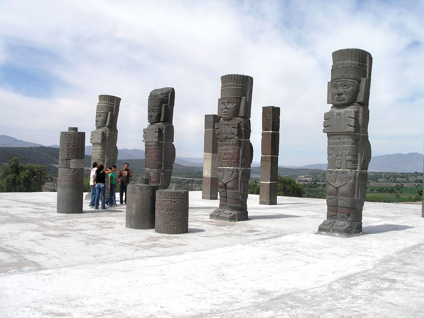 Warrior columns, Tula