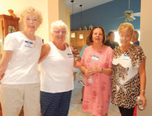 Peggy Grant, Helen Bellacuqa, Minou Mueller and Anne Califra compared recipes.