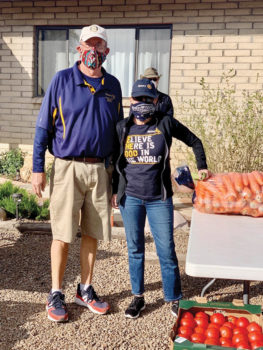 Dan Watson and Liese Razzeto of The Rotary Club of SaddleBrooke help with produce distribution.