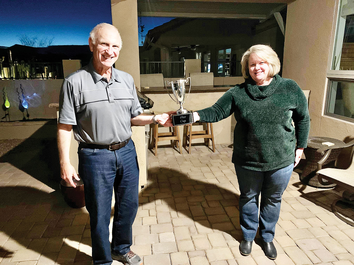 Last year’s champ, Gayle Heaton, awards Dennis the 2020 trophy.